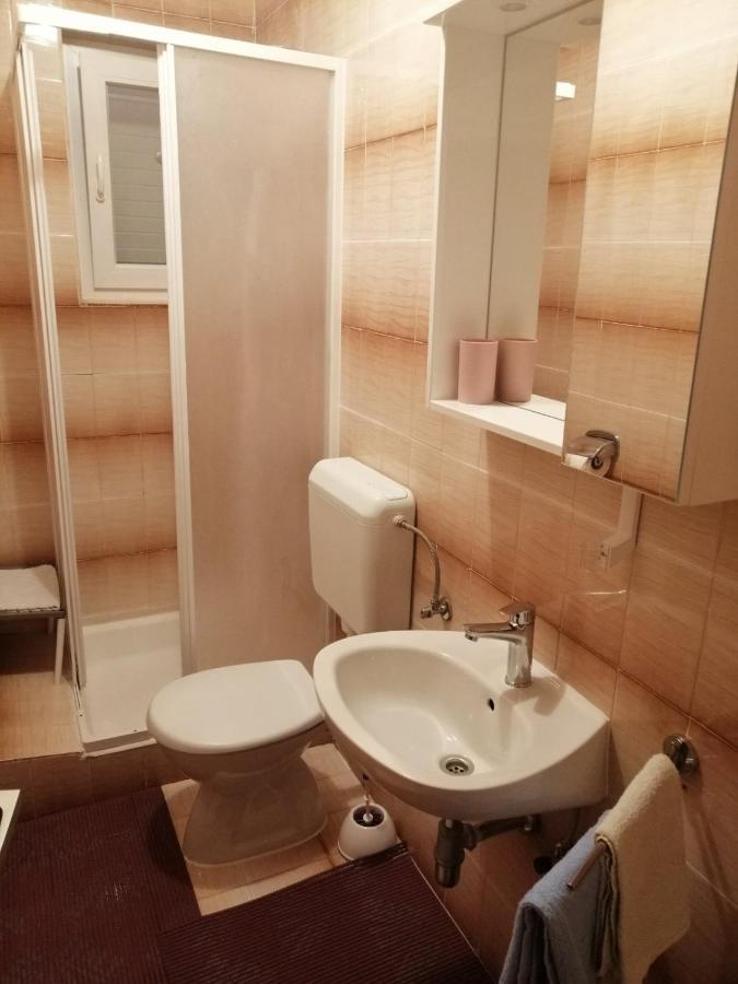 Smjestajni Objekt Padovan Banjol Exterior foto